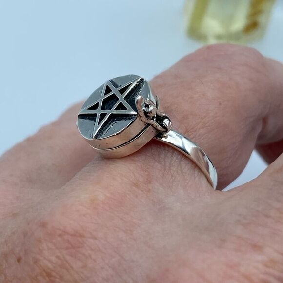 Pentagram Sterling Silver Poison Ring - Picture 8 of 9